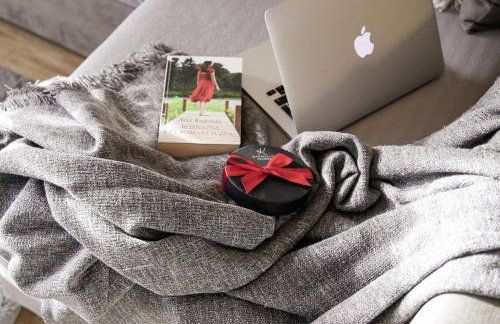 Modern house with private hot tub - Photo 8