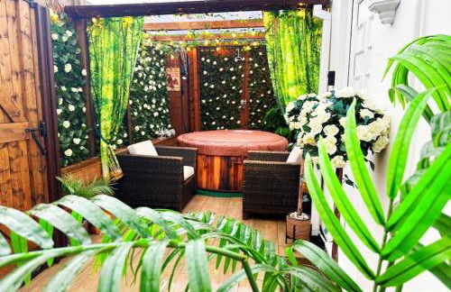 Squirrel Hideaway with Hot Tub in Formby, Liverpool - Foto 1