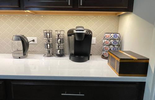 Serene Port Orchard Retreat - 3BR 3BA with Trails and Amazing Views - Foto 12