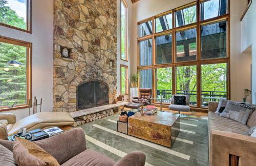 Luxe Plymouth Chalet with Indoor Pool and 3 Decks! - Foto 1