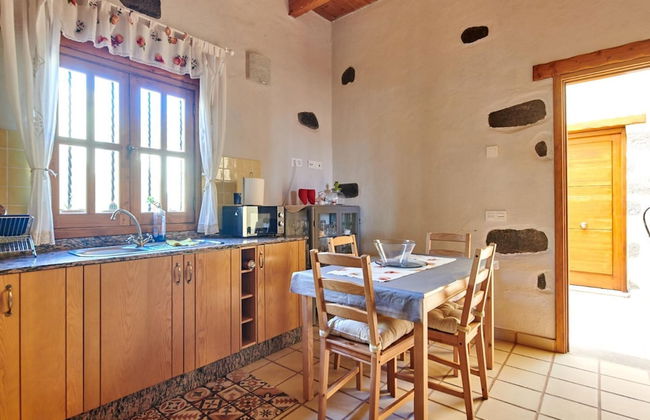 Authentic Holiday Home, Ground Floor Level, With Private Pool and Large Terrace - Foto 6