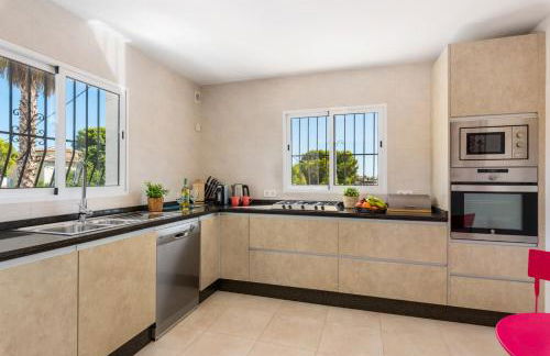 Villa Watsi - PlusHolidays - Photo 10