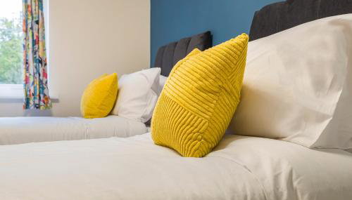 Casa Lana - Spacious and Stylish 4-Bed Home Near Gatwick with Free Parking - Foto 5