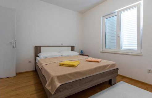 2 Bedroom Amazing Apartment In Klek - Photo 6