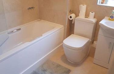 Luxurious 2 Bedroom House With Garden And Free Parking - Foto 9