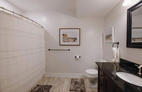 The Athena Hideaway - hottub, firepit, lake & racetrack - Foto 38