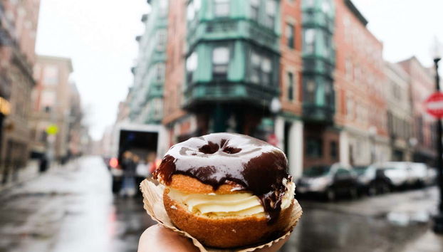 Prestes a provar um delicioso donut!