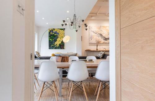 Stunning 6 Bedroom with Swimming Pool & Sauna! - Foto 105