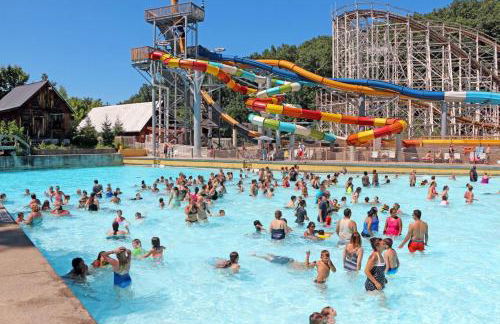 Stylish Forest Lodge with Large Hot Tub, Firepit and Fireplace minutes to Gore Mountain - Foto 69