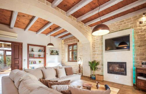 Saridakis Villa, Multi-Generational Escape & Pool, By ThinkVilla - Foto 22