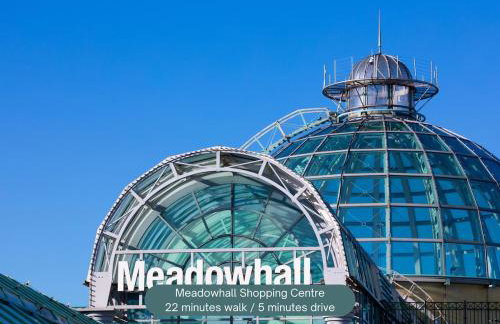 Stylish House - Close to City Centre - Self-Check-In - Free Parking, Work Space, Fast WiFi, Smart TV and Garden by Yoko Property - Foto 21