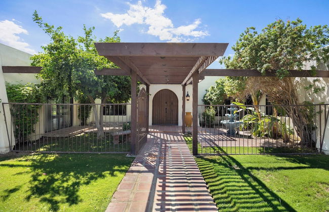 Sleeps 20! Architectural Mansion w/ Pool, Indoor Tennis Court, Game Room Starlight Estate by Avantstay - Foto 54