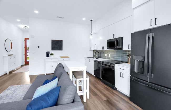 Luxury Resort-style Living Centrally Located - Foto 18