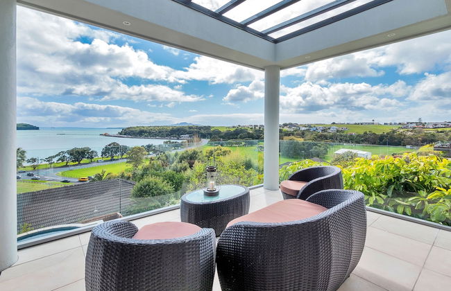 Magnificent Harbour View Villa in Orakei - Photo 21