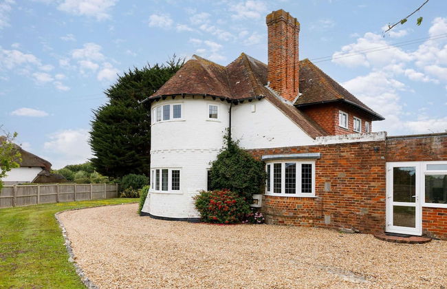 Charming Beach Getaway - Spacious 4BR Sunny Garden - Foto 34