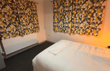 Newly decorated 4 bed home - Foto 8