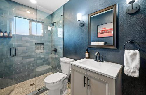 NEW Retro Escape 70's Vibes Wellness Game Room - Foto 34