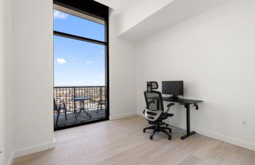 Luxurious Highland Park Penthouse with Stunning Views - Foto 12