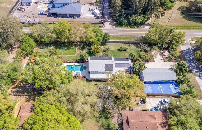 Luxe Largo Retreat: Pool, Games, Basketball & More - Foto 52