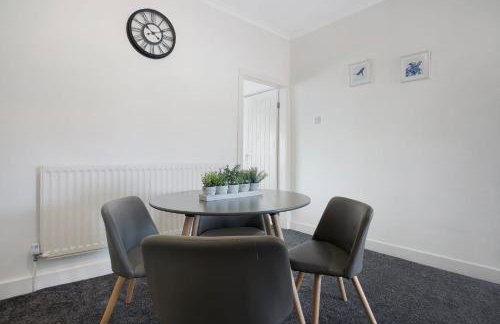 Spacious Living Room & Modern Comforts, Sleeps 4 - Foto 18