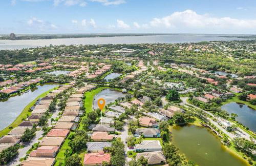 Relax, Play & Unwind in Paradise! Poolside Fun & Resort Vibes - Villa Sail Away - Foto 51