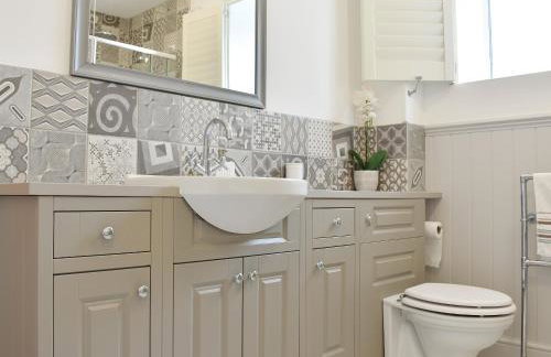 Coach House - Photo 10