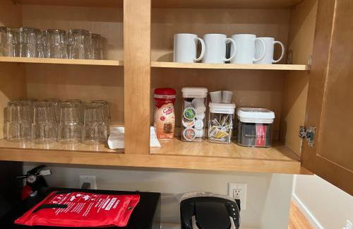 Pristine Walkable Downtown 2BR Apartment - Foto 28