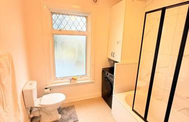 Bright & Airy two-Bed Appartment Near Seven kings tube easy access to central London - Foto 9