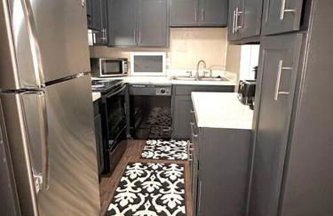 Short Walk to JSU Stadium, Hospitals, and Bars in Fondren - Foto 8