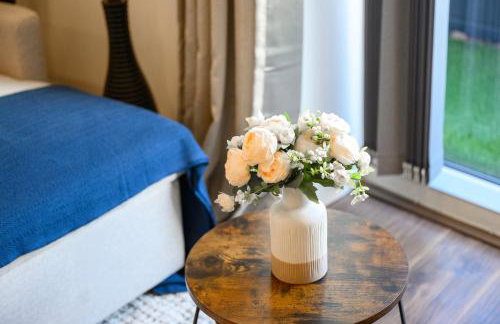 Panoramic City Views Elegant 2BR, 2 Min to Metro - Foto 4