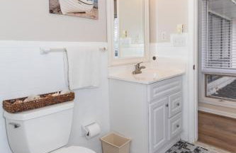 4 Bedroom Lakefront Home with Private Beach on Cedar Point Chaussee - Photo 38