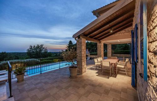 Villa Sterpazzi near Poreč with heated private pool, sea view, jacuzzi and sauna - Foto 30