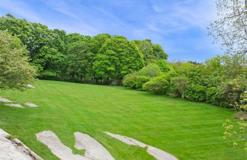 Cranberry Hill | 9 BR 22 Acre Estate | Sleeps 24 - Photo 17