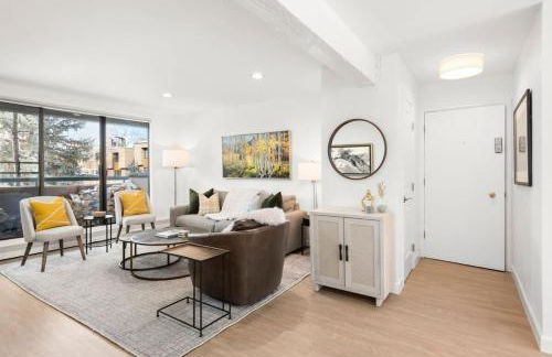 Renovated Riverfront 3 BR, 2 BA with Pool - Walk to Town! - Foto 26