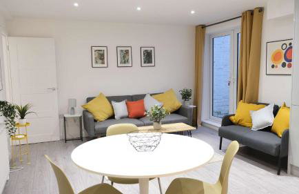 Lovely 2 Bed Apartment w Garden near Northampton - Photo 17