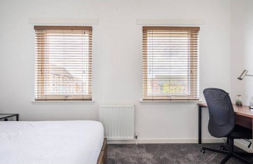 Bright, modern 2 bedroom house with free parking! - Foto 12