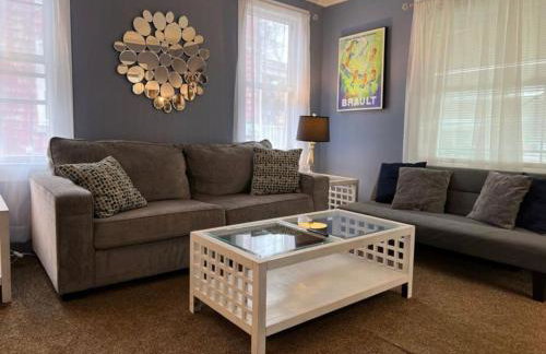 Charming 3 Bedroom Home 6 Beds Sleeps up to 12 - Foto 1