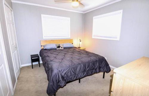 Bryan Lake Oasis in Downtown Lake Ann - Foto 50