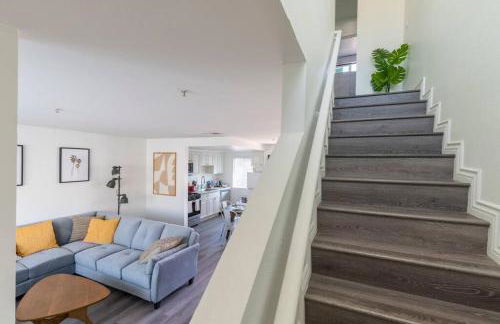 Modern 2BR Condo with King Bed & Balcony near LA - Foto 41