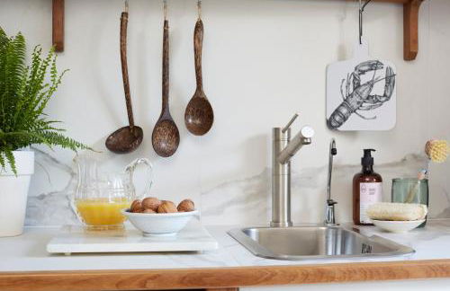 The Cabana Luxury Award Winning Tiny Home with Hot Tub and Private Garden 2 mins Walk to Ryde Beach - Photo 21