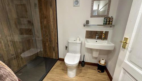 Treetops Lodge, private Cornish hideaway, parking, garden - Foto 4