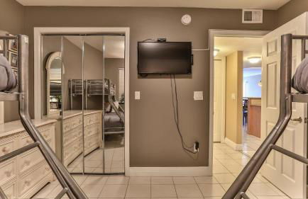 Destin Towers 142 - 2 Bedroom Beach Front Condo in the Heart of Destin with Amazing Views! - Foto 18