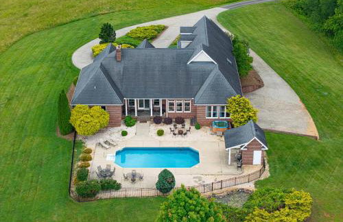 Luxury Getaway Home with Panoramic Views, Pool & Hot Tub! - Foto 56