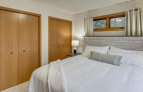 Private Lakefront Home with Game Room in Aurora! - Foto 20