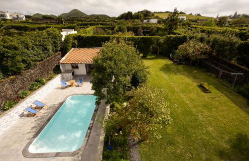 Countryside house with a pool and fireplace - Photo 72