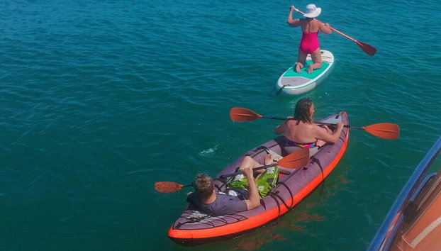 Charter privado por la mañana con bebidas, tapas, tablas de paddle y kayak - Foto 4, Kayak hinchable a bordo