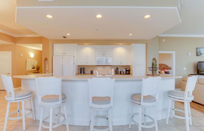 Comfortable Modern Condo with Amazing Ocean View from 750 sqft Balcony - Unit 0107 by RedAwning - Foto 6