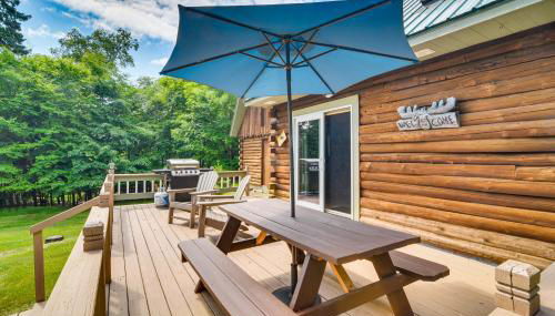 Woodsy Beaver Cove Cabin with Deck and Fire Pit! - Foto 2