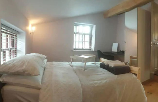 1700s Canalside Cottage Sleeps up to 12 Guests - Foto 9