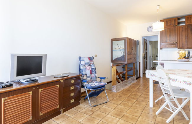 2 bedroom Apartment in Ospedaletti with swimming pool and terrace - Photo 2